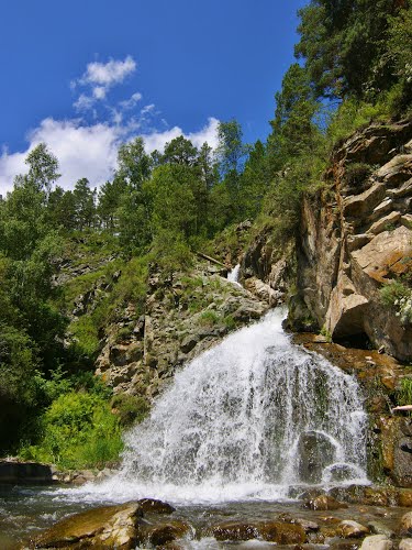 Потоки воды на Камышлинском водопаде