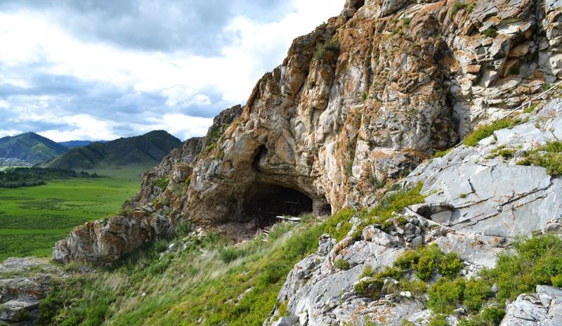 Вход в Усть-Канскую пещеру, респ. Алтай