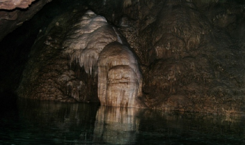 Сталагмит Туткушской пещеры